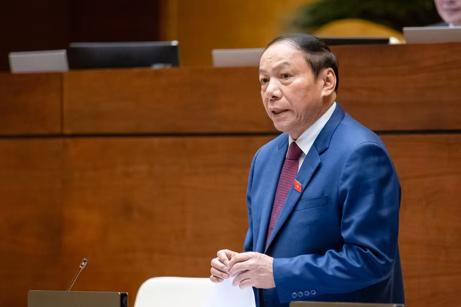 Bộ trưởng Bộ Văn hóa, Thể thao và Du lịch Nguyễn Văn Hùng trả lời chất vấn.