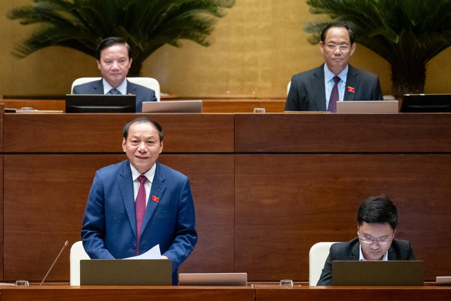 Bộ trưởng Bộ Văn hóa, Thể thao và Du lịch Nguyễn Văn Hùng trả lời chất vấn chiều 5/6. Bộ trưởng Bộ Văn hóa, Thể thao và Du lịch Nguyễn Văn Hùng trả lời chất vấn chiều 5/6.