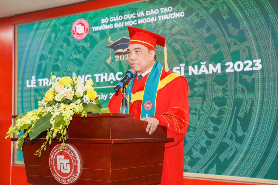 PGS.TS Bùi Anh Tuấn chúc mừng các tân ThS, TS. PGS.TS Bùi Anh Tuấn chúc mừng các tân ThS, TS.