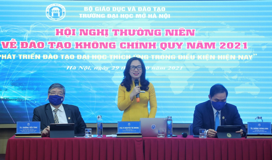 PGS.TS Nguyễn Thị Nhung điều hành phiên thảo luận 