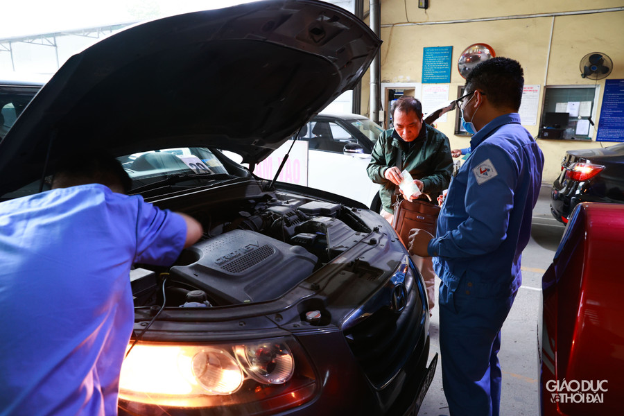 Trong khi đó, để duy trì hoạt động cho toàn bộ hệ thống kiểm định xe cơ giới cần ít nhất 1.986 đăng kiểm viên.