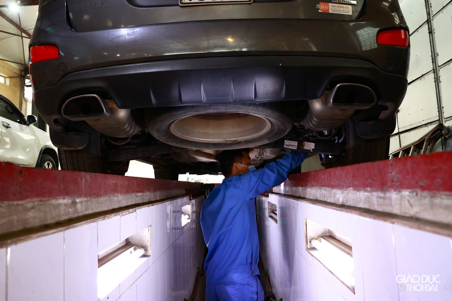 Theo Cục Đăng kiểm Việt Nam, tại TP Hà Nội, có tổng số 31 đơn vị đăng kiểm (với tổng 61 dây chuyền kiểm tra), trong đó có 6 Trạm V; 5 Trạm S và 20 Trạm D.