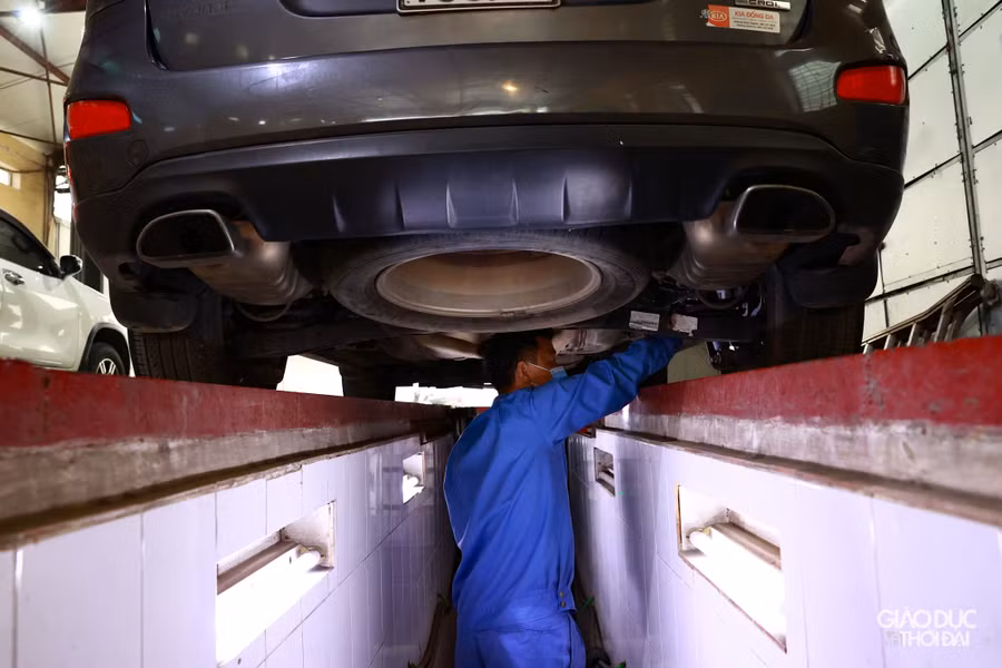 Theo Cục Đăng kiểm Việt Nam, tại TP Hà Nội, có tổng số 31 đơn vị đăng kiểm (với tổng 61 dây chuyền kiểm tra), trong đó có 6 Trạm V; 5 Trạm S và 20 Trạm D.