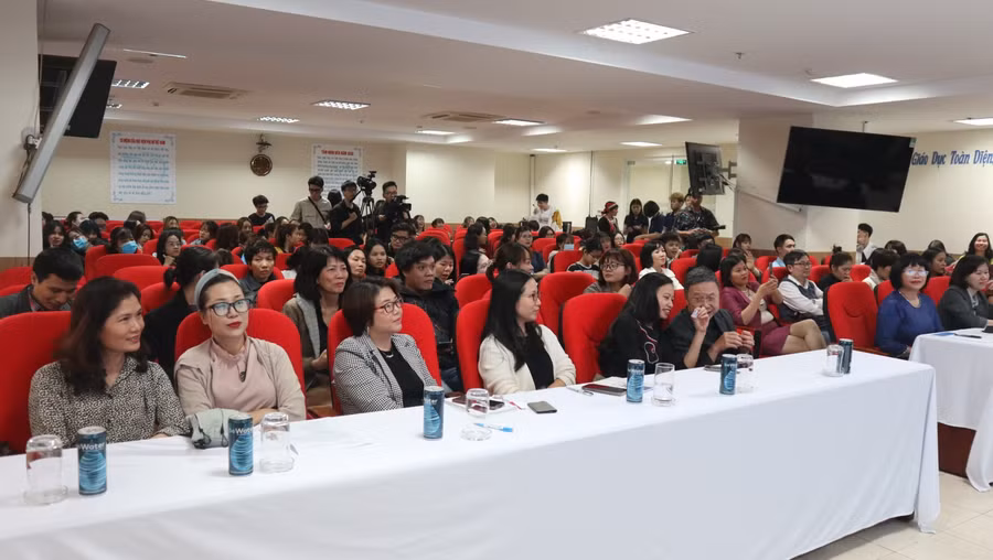 Các đại biểu tham dự hội thảo.