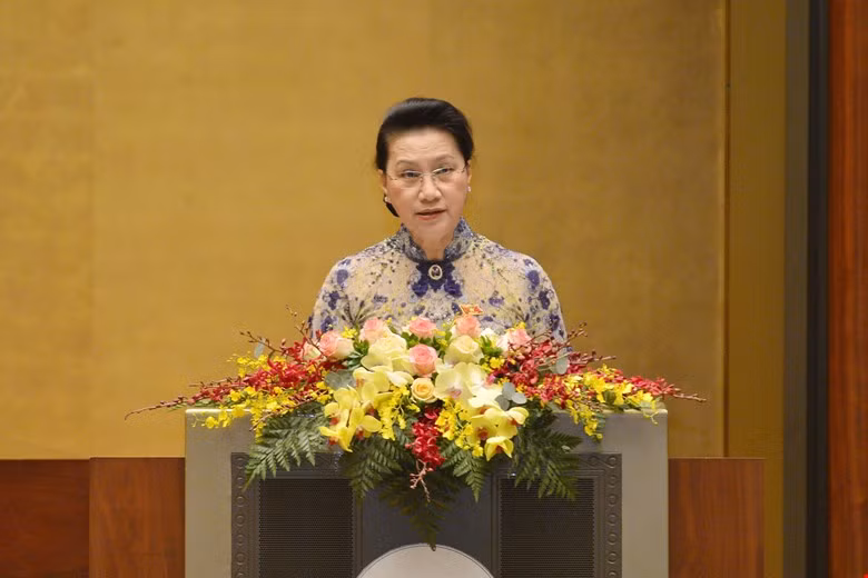 Chủ tịch Quốc hội Nguyễn Thị Kim Ngân báo cáo về công tác nhiệm kỳ Khóa XIV của Quốc hội tại Phiên khai mạc - sáng 24/3.