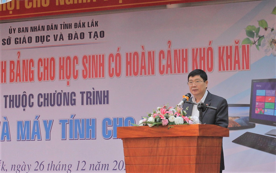 Ông Phạm Đăng Khoa, Giám đốc Sở GD&ĐT Đắk Lắk phát biểu tại buổi lễ. Ông Phạm Đăng Khoa, Giám đốc Sở GD&ĐT Đắk Lắk phát biểu tại buổi lễ.