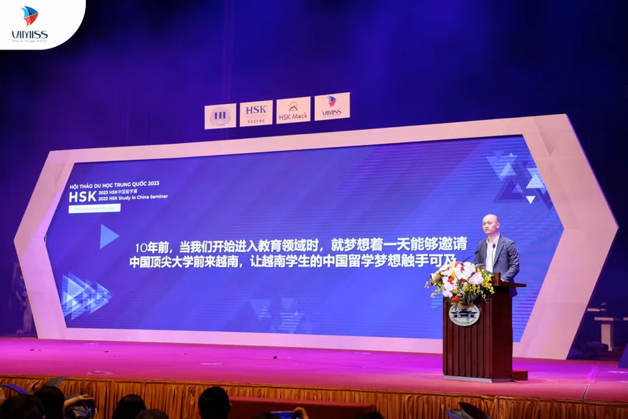 Ông Trần Anh Chung – Giám đốc Công ty TNHH Du học VIMISS Việt Nam phát biểu tại buổi lễ.