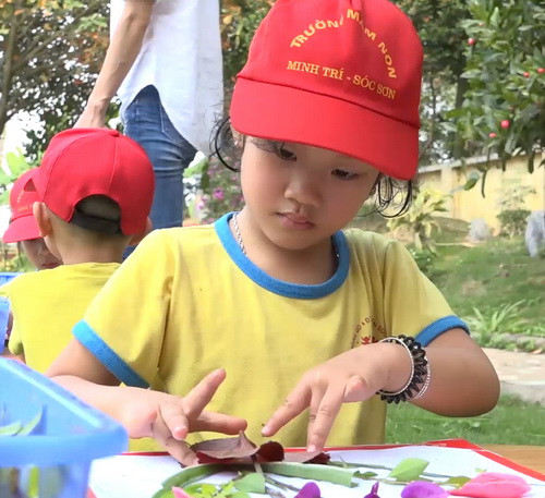 Sáng tạo cùng bé qua việc xếp hình, vẽ tranh