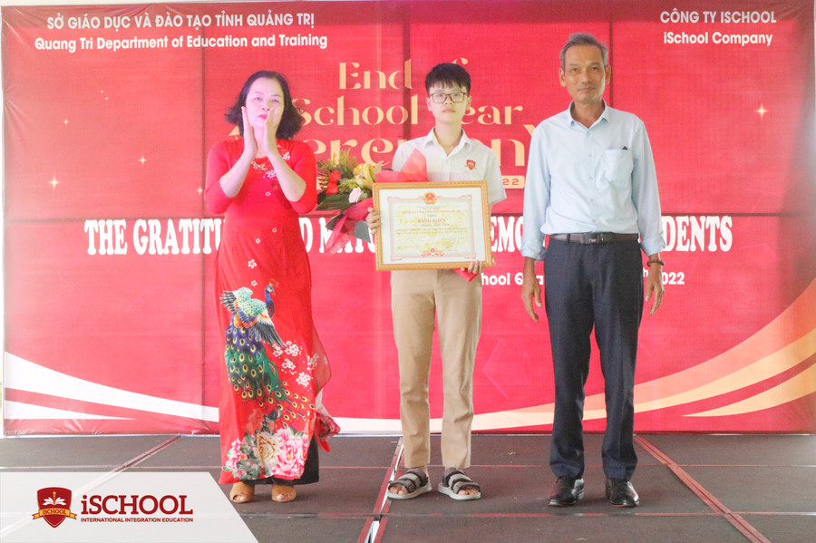 Học sinh iSchool Quảng Trị được Chủ tịch UBND tỉnh tặng Bằng khen vì có thành tích xuất sắc trong kỳ thi Học sinh giỏi văn hoá cấp tỉnh. Ảnh: iSchool Quảng Trị Học sinh iSchool Quảng Trị được Chủ tịch UBND tỉnh tặng Bằng khen vì có thành tích xuất sắc trong kỳ thi Học sinh giỏi văn hoá cấp tỉnh. Ảnh: iSchool Quảng Trị