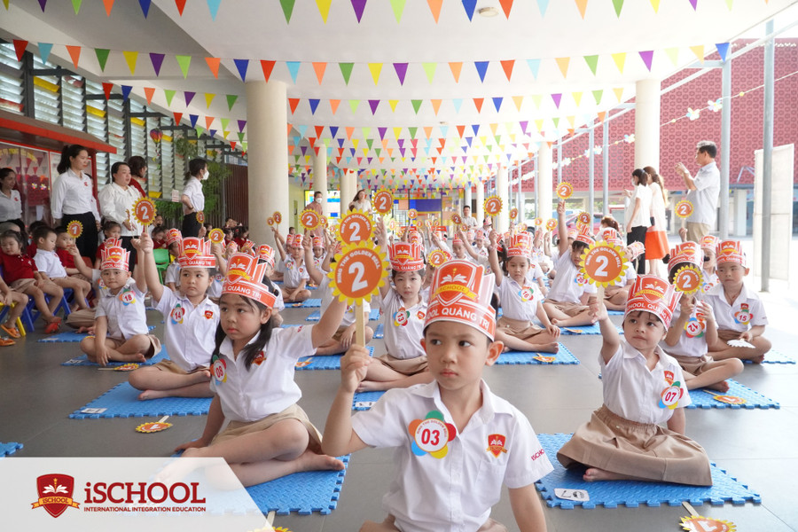 Chương trình "Ring the golden bell" (Rung chuông vàng) cho các iSers nhí. Chương trình "Ring the golden bell" (Rung chuông vàng) cho các iSers nhí.