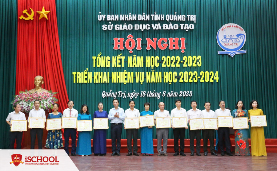 Trường Liên cấp HNQT iSchool Quảng Trị được Chủ tịch UBND tỉnh trao tặng Danh hiệu “Tập thể lao động xuất sắc”. Trường Liên cấp HNQT iSchool Quảng Trị được Chủ tịch UBND tỉnh trao tặng Danh hiệu “Tập thể lao động xuất sắc”.