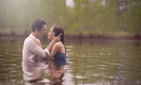 Clip Chi Pu hat moc lay dong tren nen guitar - Anh 3