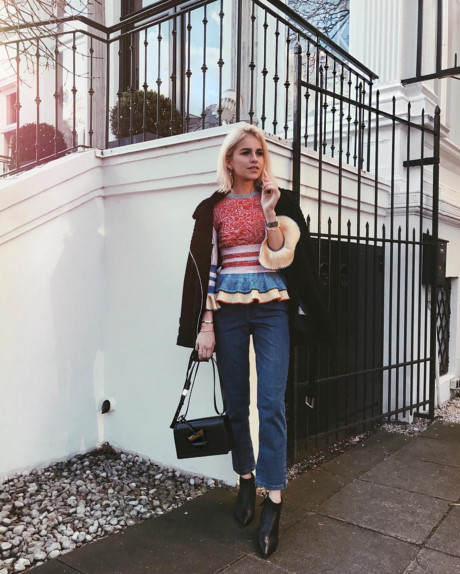 Instagram tuần qua: Mix trang phục đỏ thông minh cho mùa đông - Ảnh 12 Instagram tuan qua: Mix trang phuc do thong minh cho mua dong - Anh 12