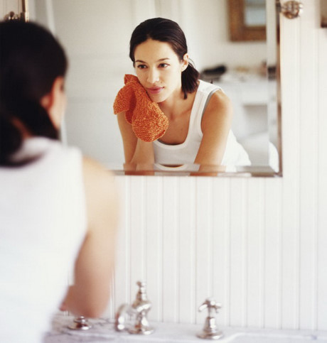 6 sai lam nang thuong mac phai khi cham soc da buoi sang - Anh 2