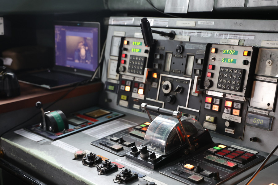 Hệ thống điều khiển trên tàu PRAIRIAL.