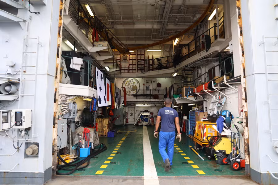 Đặc biệt, máy bay trực thăng có buồng riêng chứa đầy đủ trang thiết bị, phụ kiện phục vụ việc bảo trì, bảo dưỡng thay thế phụ tùng khi cần thiết.