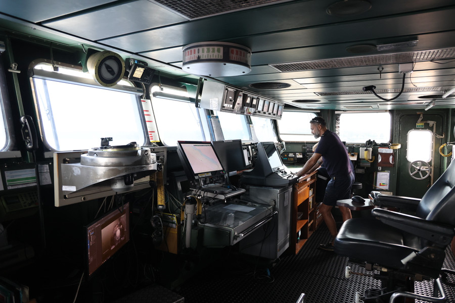 Phòng chỉ huy trên tàu.