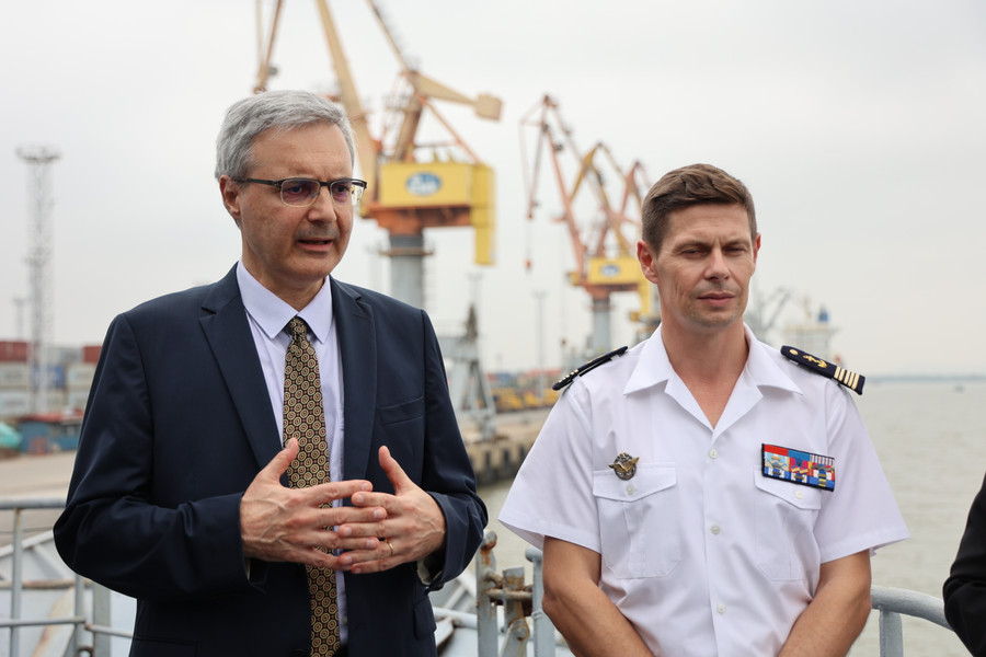 Ông Nicolas Warnery – Đại sứ Pháp tại Việt Nam cho biết, chương trình giao lưu giữa Hải quân Pháp và Việt Nam nằm trong chuỗi các hoạt động chuyến thăm xã giao và hợp tác tại cảng Hải Phòng. Chuyến thăm lần này đặc biệt mang tính biểu tượng vì trùng với kỷ niệm 50 năm ngày thiết lập quan hệ ngoại giao cũng như 10 năm thiết lập đối tác chiến lược giữa hai nước.