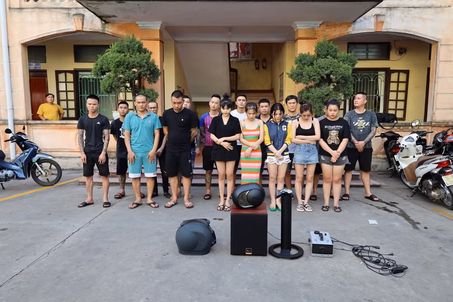 Các đối tượng khác có liên quan.