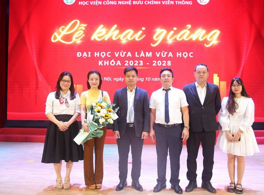 Lễ khai giảng khóa 2023 hình thức Vừa làm vừa học – Học viện Công nghệ Bưu chính Viễn thông.