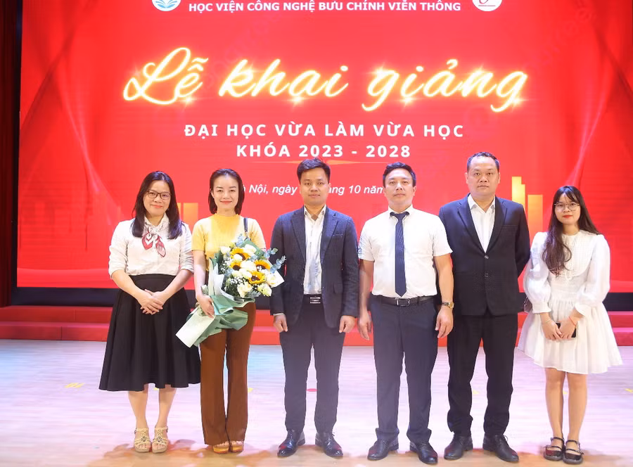 Lễ khai giảng khóa 2023 hình thức Vừa làm vừa học – Học viện Công nghệ Bưu chính Viễn thông.