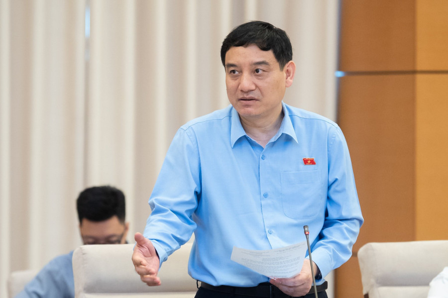 Chủ nhiệm Uỷ ban Văn hoá, Giáo dục Nguyễn Đắc Vinh. Chủ nhiệm Uỷ ban Văn hoá, Giáo dục Nguyễn Đắc Vinh.