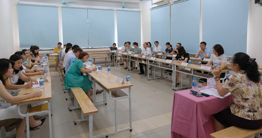 Phỏng vấn nhóm lãnh đạo các khoa, viện, trung tâm, bộ môn.