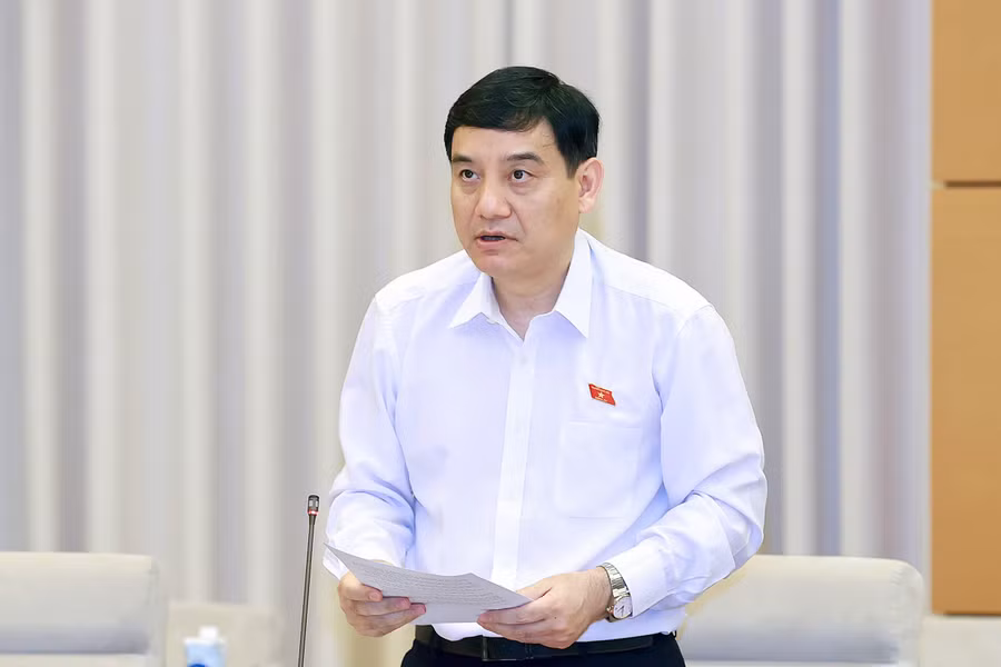 Chủ nhiệm Ủy ban Văn hóa, Giáo dục Nguyễn Đắc Vinh – Phó Trưởng đoàn Thường trực Đoàn giám sát chuyên đề trình bày báo cáo Kết quả giám sát chuyên đề.