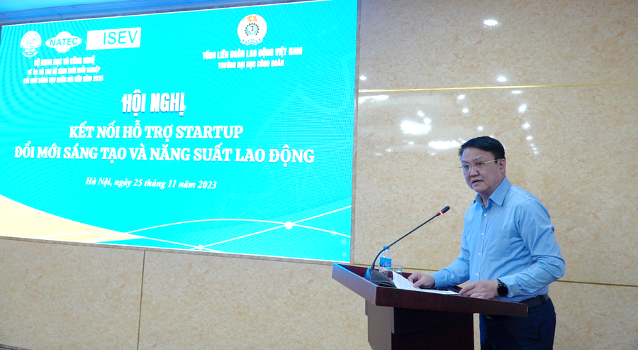 TS Lê Cao Thắng - Chủ tịch Hội đồng Trường ĐH Công đoàn chia sẻ tại hội nghị.