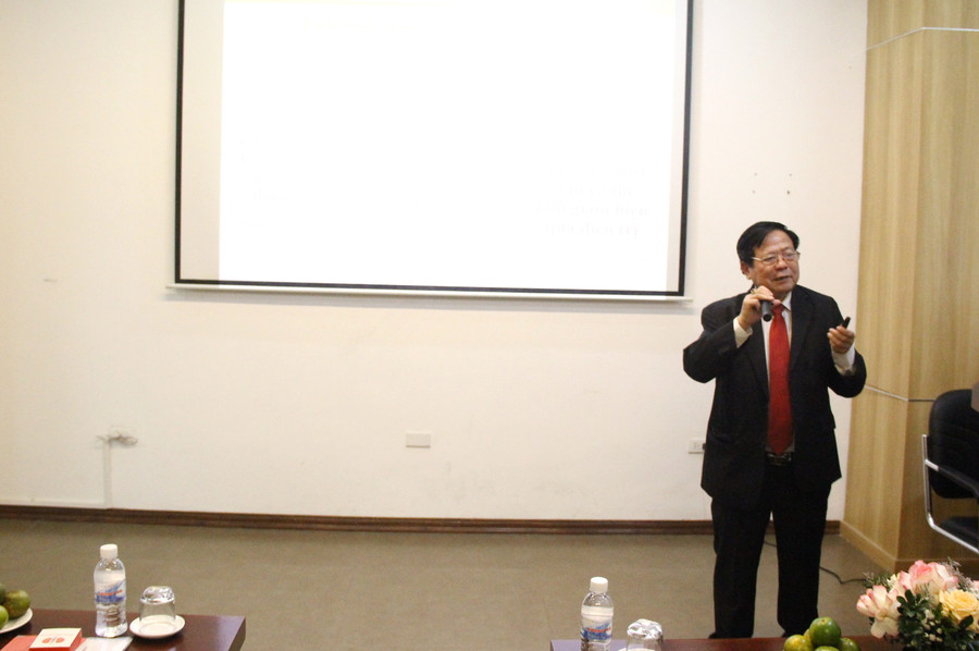 DSCKII Trần Bình Nguyên chia sẻ kết quả nghiên cứu tại hội thảo.