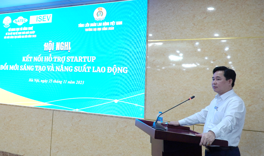 PGS.TS Lê Mạnh Hùng - Hiệu trưởng Trường ĐH Công đoàn phát biểu tại hội nghị.