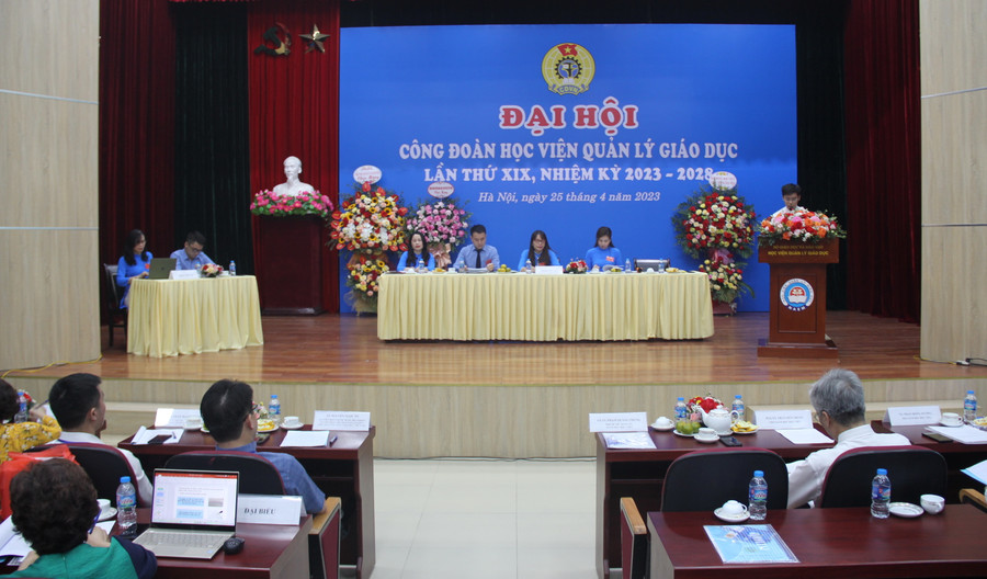 Đoàn Chủ tịch điều hành Đại hội.