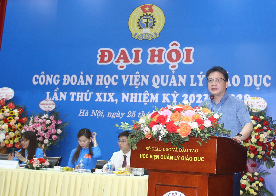 TS Nguyễn Ngọc Ân - Chủ tịch Công đoàn Giáo dục Việt Nam phát biểu tại Đại hội.