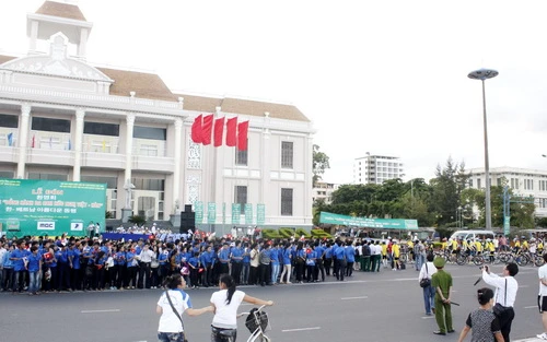 Hơn 300 Đoàn viên thanh niên đón đoàn &quot;đồng hành da cam hữu nghị Việt – Hàn&quot;