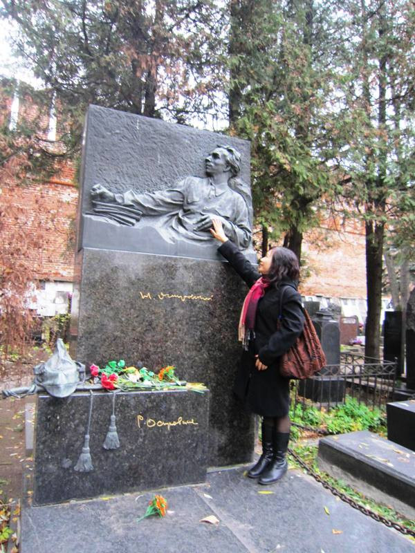 Đến nước Nga, thăm Nghĩa trang danh nhân Novodevichy ảnh 5 Phần mộ của nhà văn cộng sản Nikolai Ostrovsky