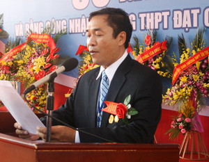 Hiệu trưởng nhà trường Nguyễn Đức Thắng đọc diễn văn Lễ kỷ niệm