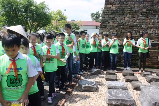 Học sinh Hà Nội khám phá di tích Hoàng Thành. Ảnh: gdtd.vn