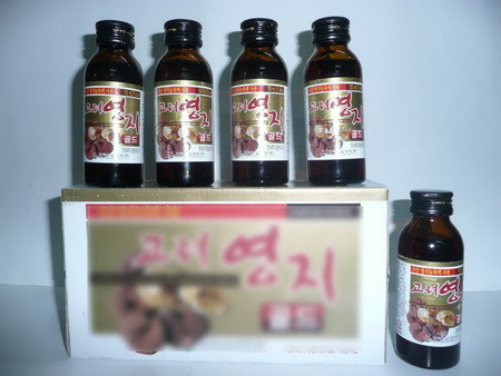 Thực phẩm chức năng hiện diện với đủ loại nhãn mác theo kiểu nhập ngoại. Ảnh T.L Thực phẩm chức năng hiện diện với đủ loại nhãn mác theo kiểu nhập ngoại. Ảnh T.L