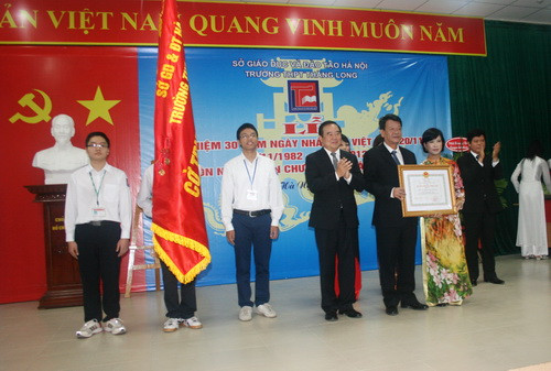 Trường THPT Thăng Long, Hà Nội đón nhận Huân chương Độc lập hạng Ba