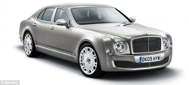 Cận cảnh Bentley với 6 màn hình dành cho doanh nhân