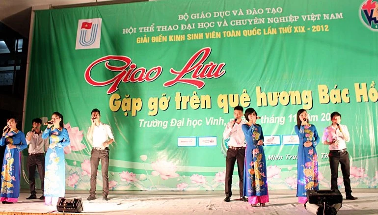 Ấn tượng đêm giao lưu văn nghệ tại Giải điền kinh SV toàn quốc 2012