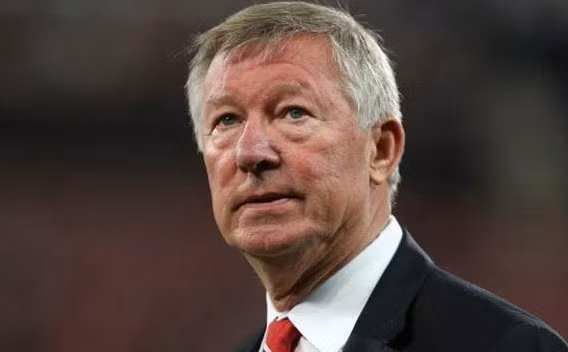 Manchester United dựng tượng Alex Ferguson