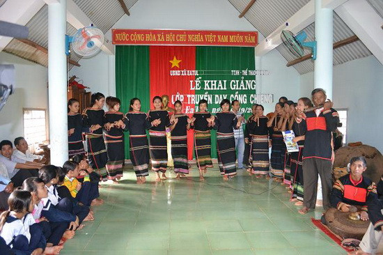 Một lớp học cồng chiêng tại Tây Nguyên Một lớp học cồng chiêng tại Tây Nguyên