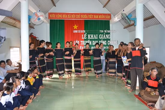 Một lớp học cồng chiêng tại Tây Nguyên