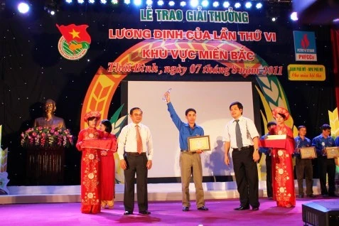 300 thanh niên được nhận giải thưởng Lương Định Của năm 2012