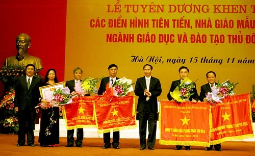 Tuyên dương các điển hình tiên tiến, nhà giáo mẫu mực tiêu biểu năm 2012