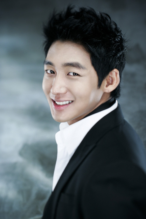 Nam diễn viên Lee Tae Sung