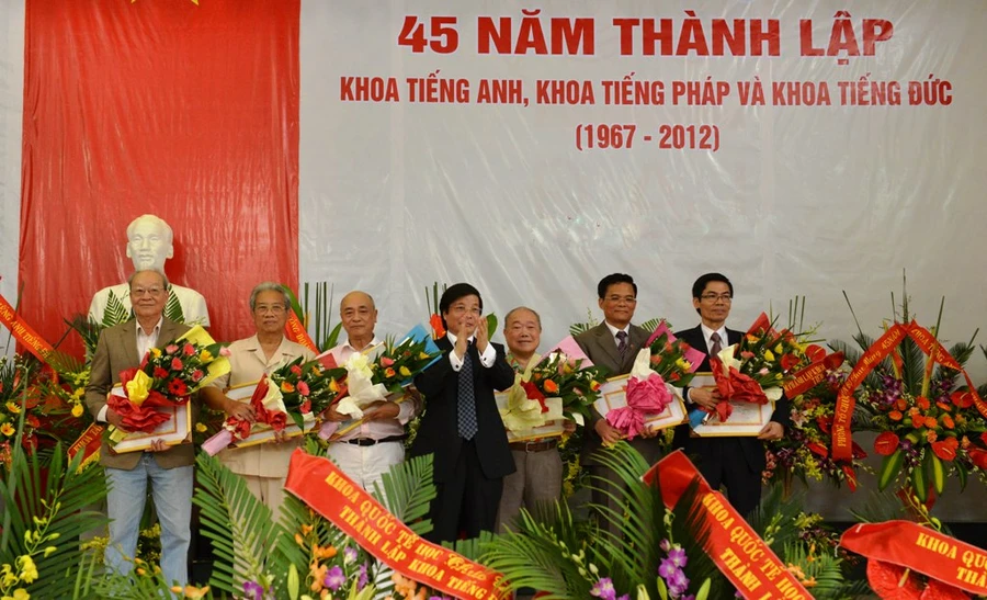 Đại học Hà Nội kỷ niệm 45 năm thành lập khoa Anh - Pháp - Đức