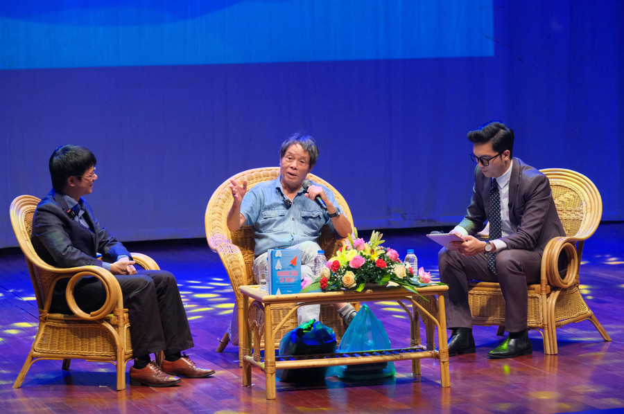 Nhà báo Nguyễn Tuấn Anh cho biết, anh quan tâm đến vấn đề này từ sau khi được mời tham gia cùng xây dựng thương hiệu cá nhân cho một số nhân vật (sau đó đã trở nên) nổi tiếng. Anh thực sự bất ngờ về những tác dụng và sức ảnh hưởng của thương hiệu cá nhân khi được xây dựng thành công.