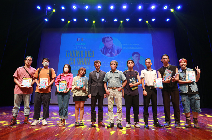 Nếu có thương hiệu cá nhân tốt thì những đóng góp cho cộng đồng, cho xã hội sẽ lớn hơn rất nhiều và những giá trị về kinh tế nhận được cũng tăng lên gấp bội, nhà báo Nguyễn Tuấn Anh cho biết thêm.